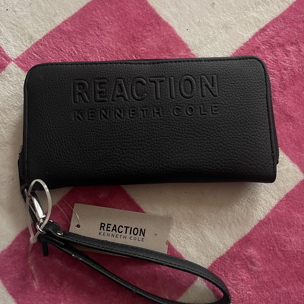 Kenneth Cole reaction wristlet/wallet